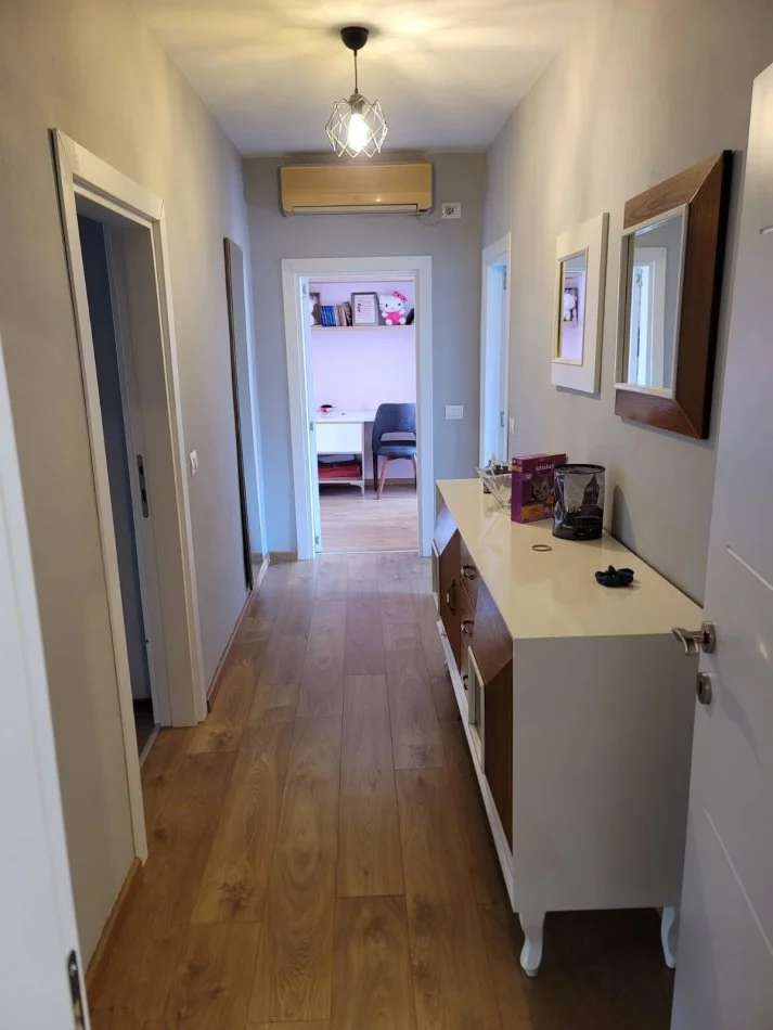 Tirane, shitet apartament 3+1 Kati 5, 96 m² 190.000 € (Rruga e Durresit)