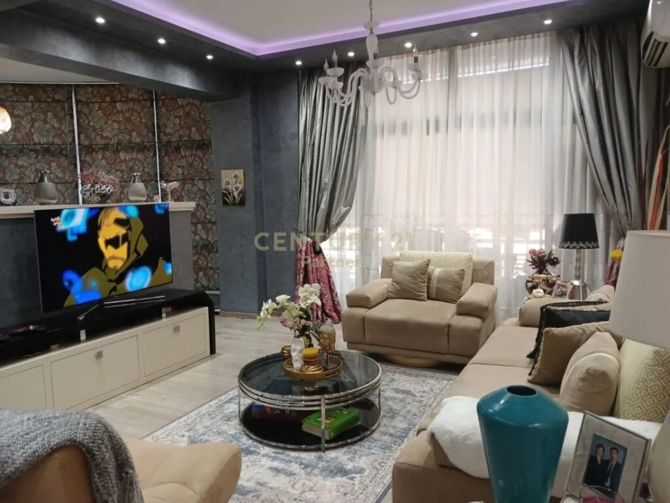 Tirane, shitet apartament 3+1+Aneks+Ballkon, Kati 6, 130 m2 275,000 € (Ish parku Autobuzave)