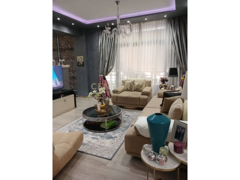 Tirane, shitet apartament 3+1+Aneks+Ballkon, Kati 6, 130 m2 275,000 € (Ish parku Autobuzave)