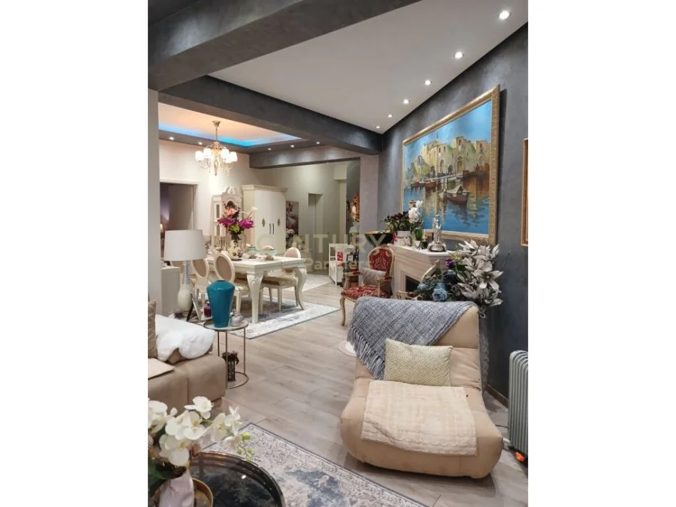 Tirane, shitet apartament 3+1+Aneks+Ballkon, Kati 6, 130 m2 275,000 € (Ish parku Autobuzave)