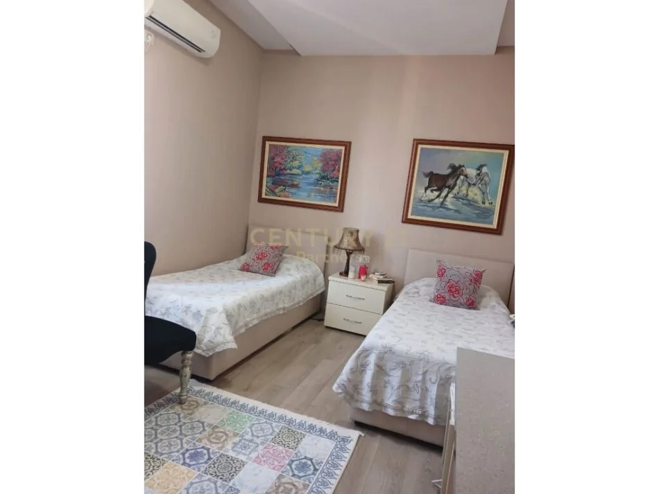 Tirane, shitet apartament 3+1+Aneks+Ballkon, Kati 6, 130 m2 275,000 € (Ish parku Autobuzave)