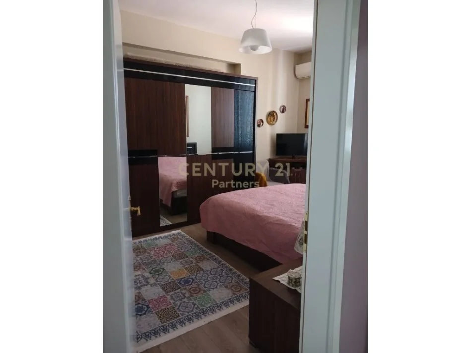Tirane, shitet apartament 3+1+Aneks+Ballkon, Kati 6, 130 m2 275,000 € (Ish parku Autobuzave)