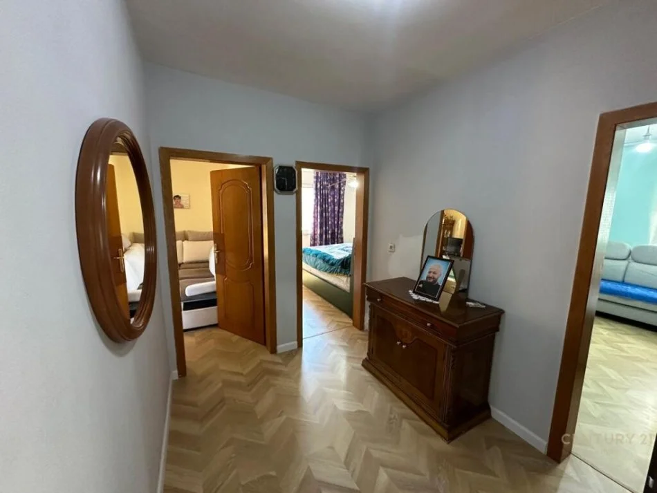 Tirane, shitet Kati 4, 96,000 € 