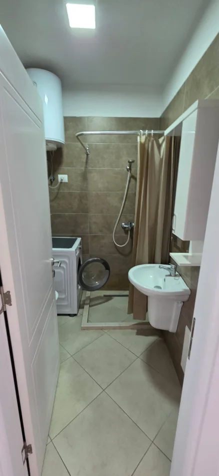 Tirane, jepet me qera apartament 1+1 Kati 3, 65 m² 550 € (Trio Towers Don Bosko)