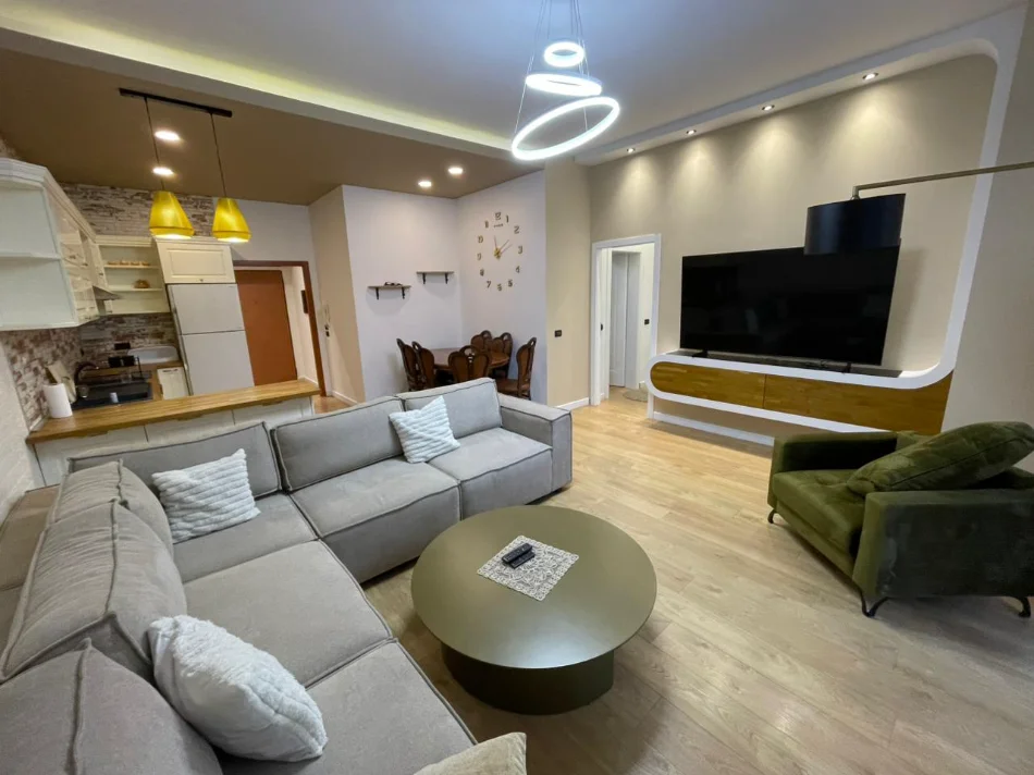 Tirane, jepet me qera apartament 2+1+Ballkon Kati 1, 114 m² 600 € 