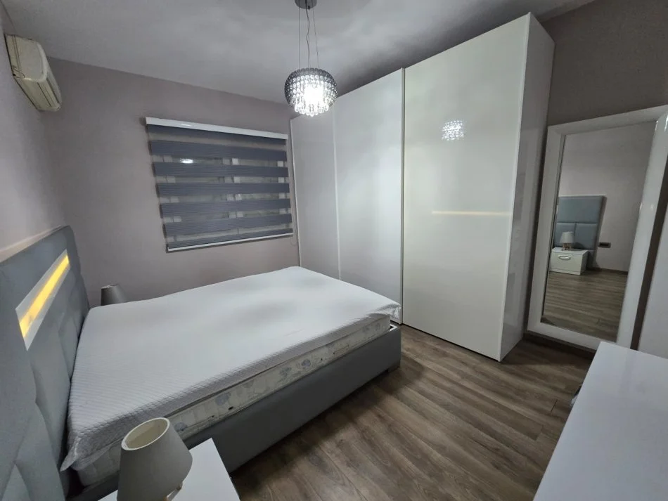 Tirane, jepet me qera apartament 1+1 Kati 4, 54 m² 650 € (Pazari i Ri)