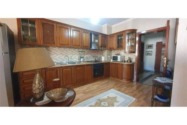 Tirane, jepet me qera apartament 1+1 Kati 3, 70 m² 550 Euro (Stadiumi Dinamo)