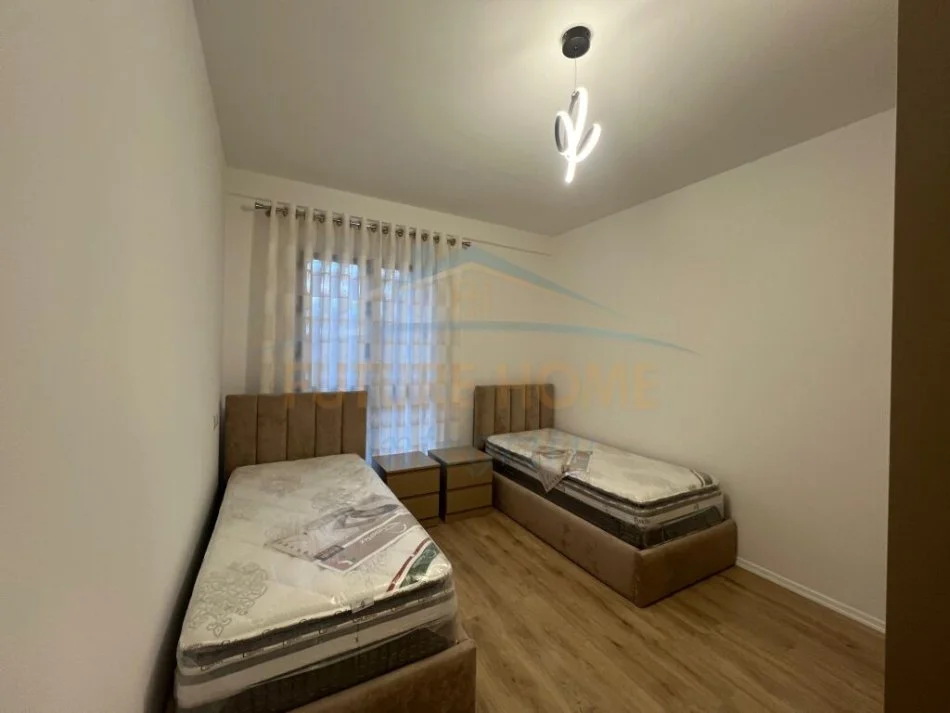 Tirane, jepet me qera apartament 2+1+Ballkon Kati 3, 115 m² 800 € (Rruga e Dibres)