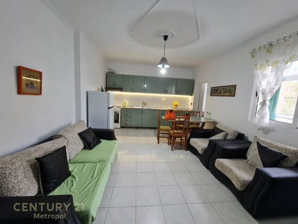 Tirane, jepet me qera apartament 1+1, Kati 4, 63 m² 350 € (Zogu I Zi)