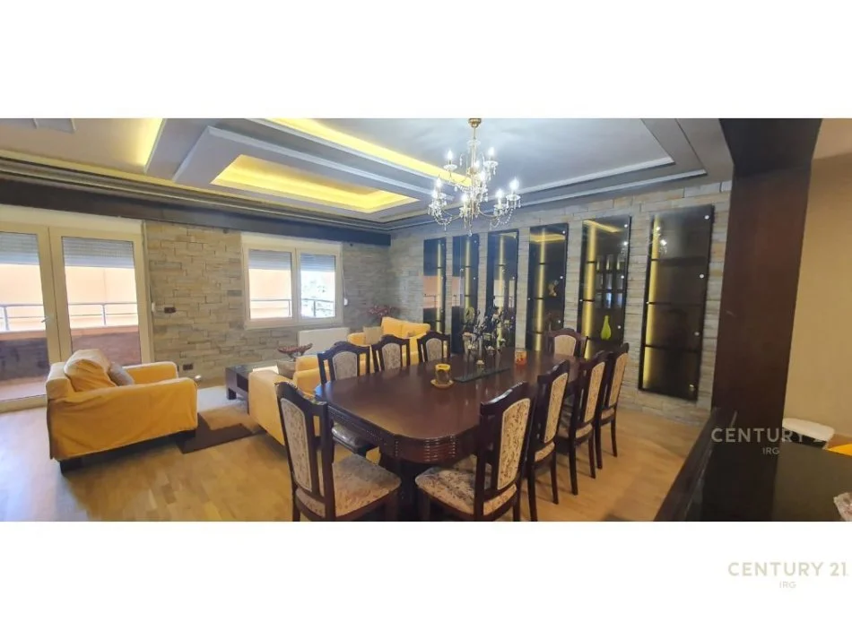 Tirane, jepet me qera apartament 3+1, Kati 10, 290 m² 2,000 € (Perballe Drejtorise se Policise, Ish Ekspozita)