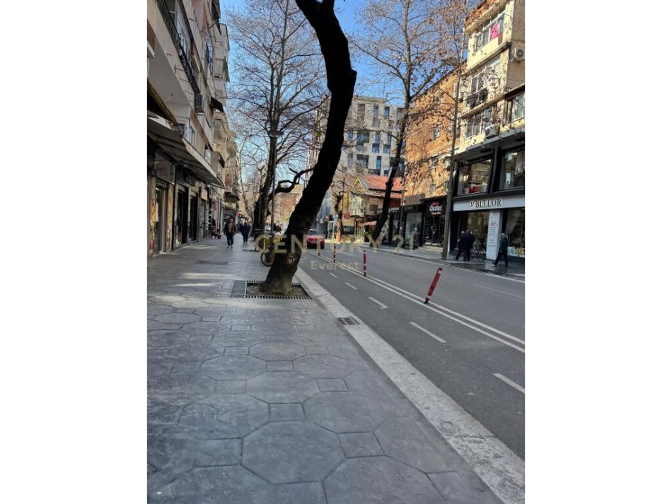 Tirane, shitet dyqan Kati 0, 45 m² 480.000 € (MYSLYM SHYRI)