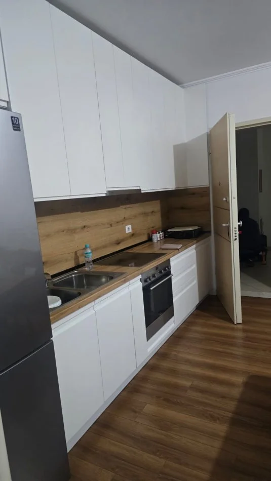 Tirane, jepet me qera apartament 1+1+Ballkon Kati 2, 67 m² 600 € 