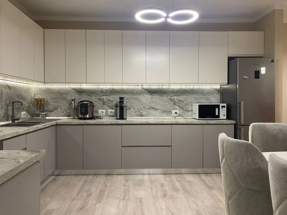 Shqiperi, jepet me qera apartament 2+1+Ballkon Kati 6, 100 m² 700 € (RRUGA BADRI KARAPICI)