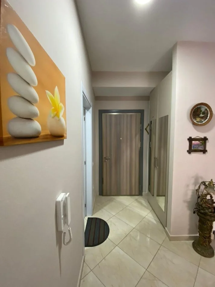 Jepet me qera apartament 1+1+Ballkon Kati 5, 65 m² 450 € (Rruga Bedri Karapici, Tirana Golden Park, perballe spitalit amerikan 3)