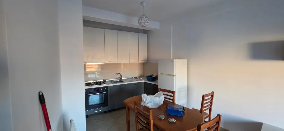 Tirane, jepet me qera apartament 1+1+Ballkon Kati 7, 63 m² 400 € (Fabrika e miellit)