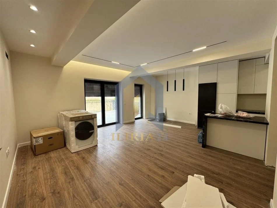 Tirane, shes apartament 3+1+Ballkon Kati 3, 219 m² 330.000 € (Kodra e Dielli 2)