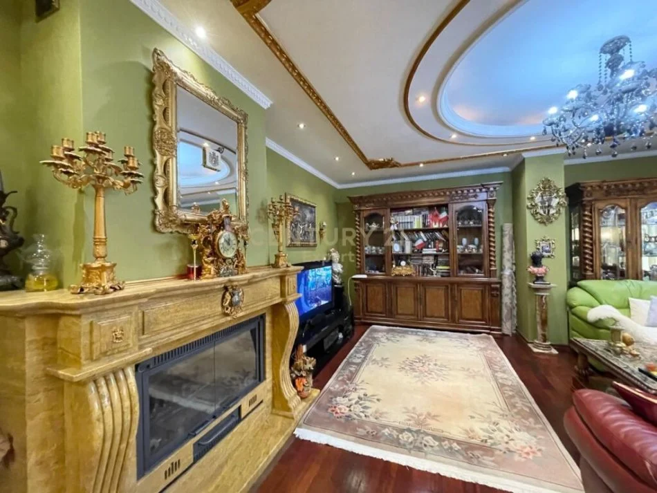 Tirane, jepet me qera apartament 3+1+Ballkon Kati 7, 106 m² 3.300 € (sheshi skenderbeu tek galleria)