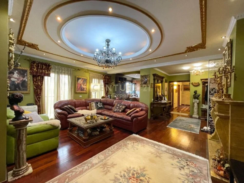 Tirane, jepet me qera apartament 3+1+Ballkon Kati 7, 106 m² 3.300 € (sheshi skenderbeu tek galleria)