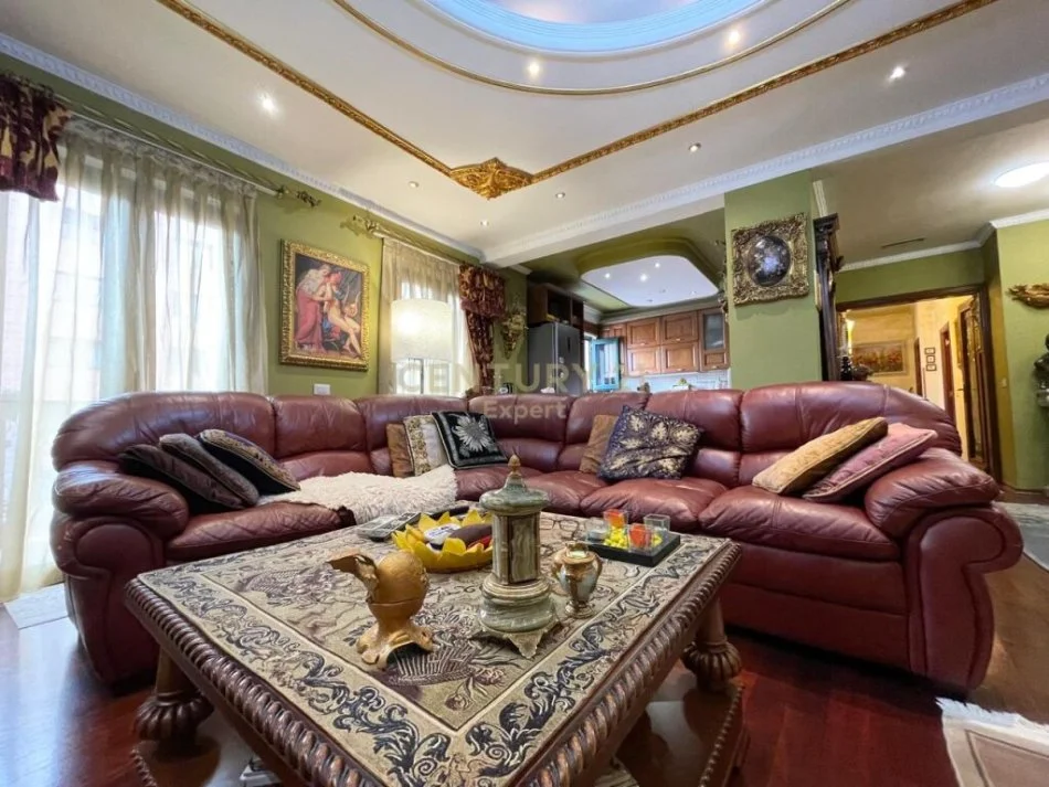 Tirane, jepet me qera apartament 3+1+Ballkon Kati 7, 106 m² 3.300 € (sheshi skenderbeu tek galleria)