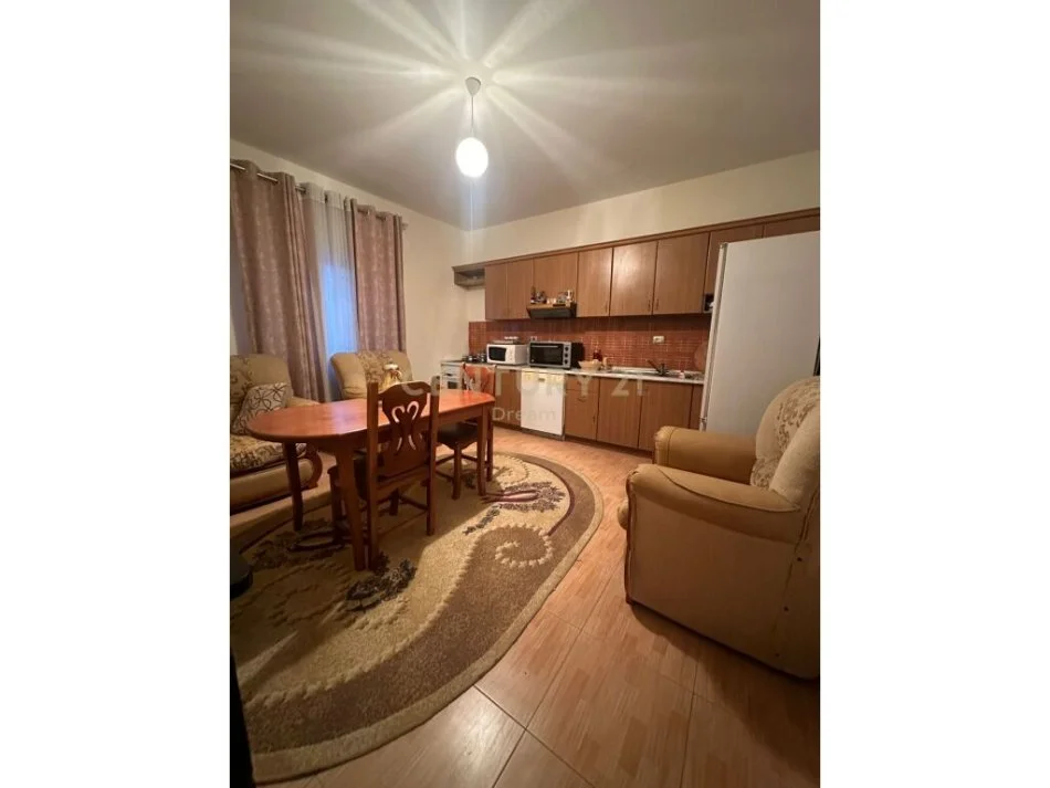 JEPET ME QIRA KATI 3 I NJE VILE NE PORCELAN!, Kati 3, 142 m² 400 €