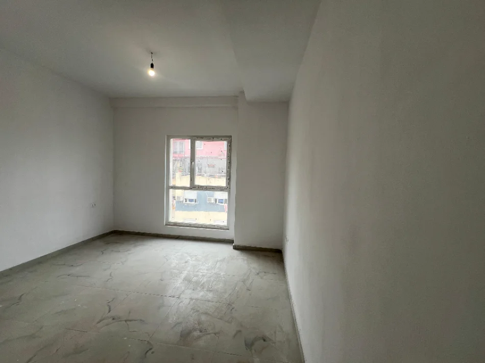 Shitet Apartament 2+1+2 “Laprakë”, Tiranë. 179.800 euro