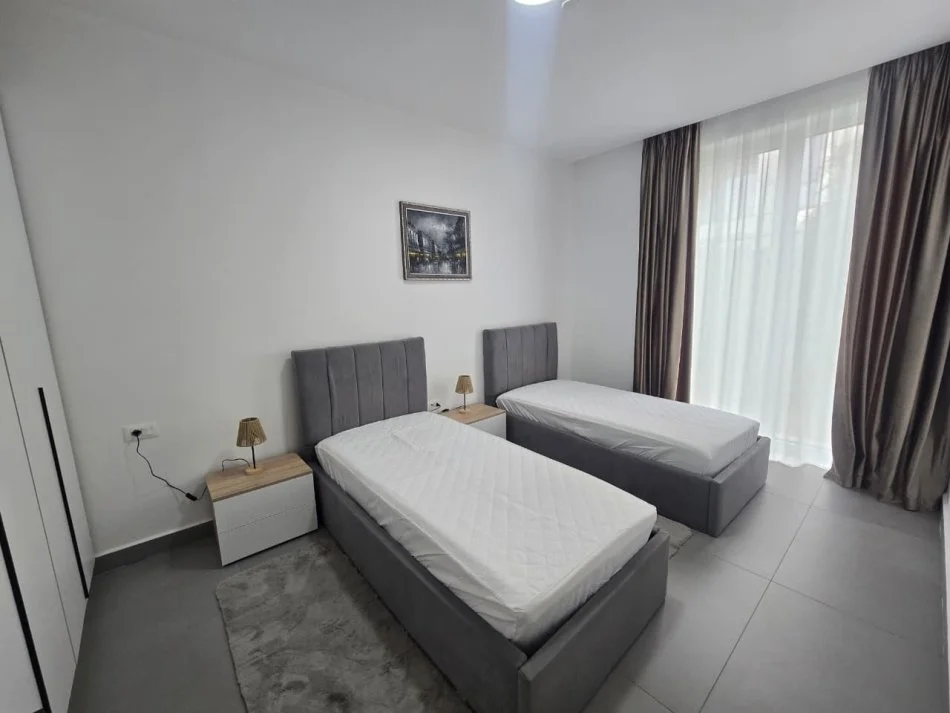 Tirane, jepet me qera apartament 2+1 Kati 1, 100 m² 1.200 € (Liqeni i Thate)
