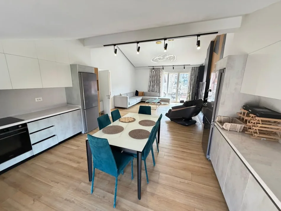 Tirane, jepet me qera apartament 2+1+Ballkon Kati 3, 122 m² 1.500 € (SECRET GARDEN)