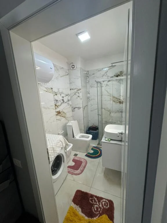 Tirane, jepet me qera apartament 1+1+Ballkon Kati 1, 65 m² 480 € (BAR SORRISO ASTIR)