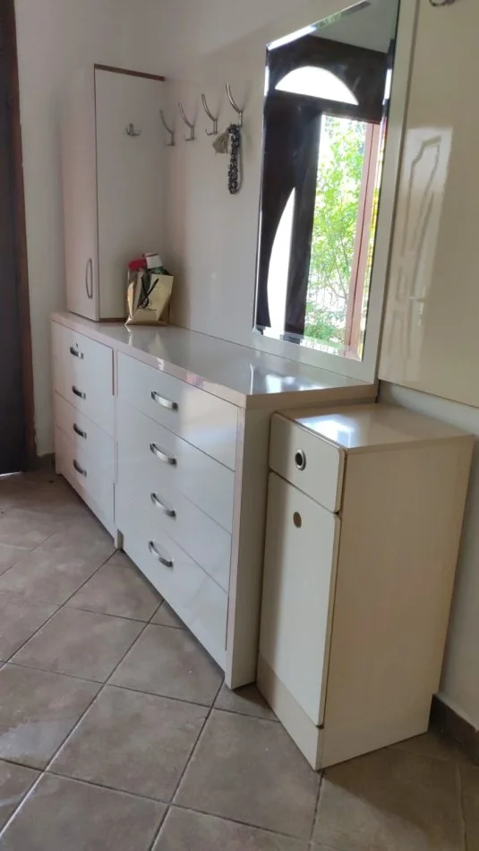 Tirane, jepet me qera Vile 1+1 Kati 1, 400 € 