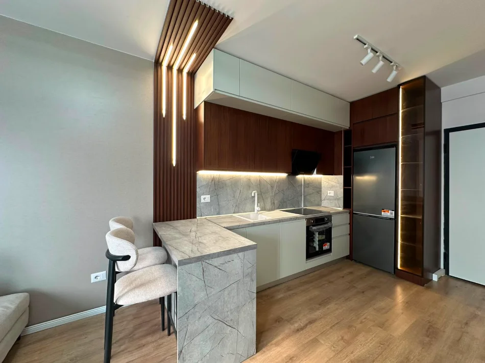 Tirane, jepet me qera apartament 1+1 Kati 7, 60 m² 450 € (Univers City)