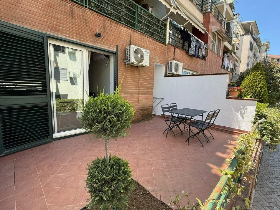 Tirane, jepet me qera apartament 1+1+Ballkon Kati 2, 53 m² 550 € (kodra e diellit)