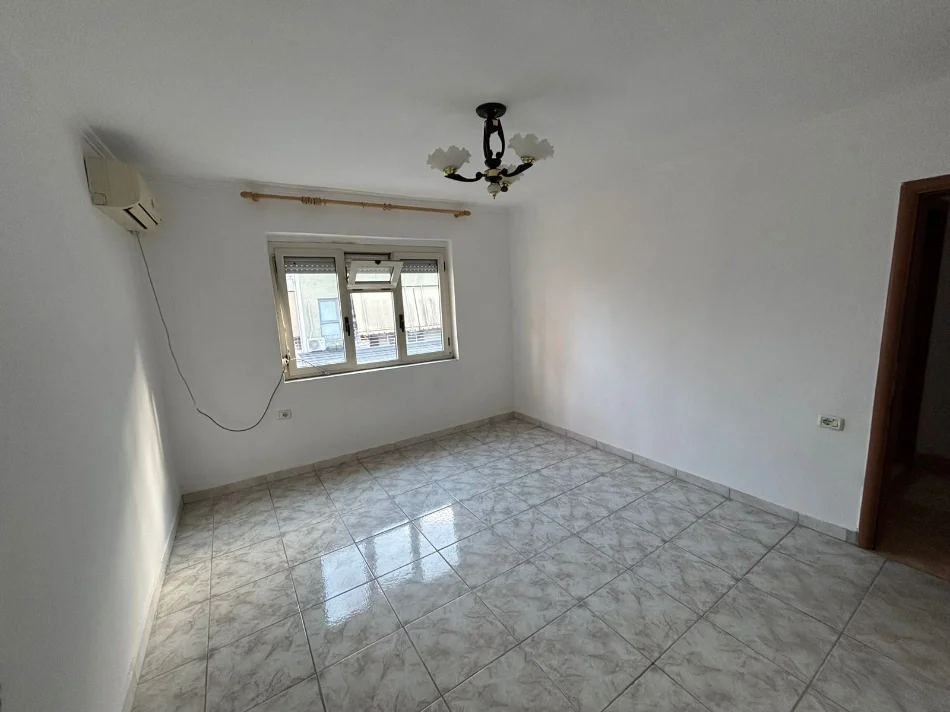 Tirane, jepet me qera apartament 2+1 Kati 6, 120 m² 500 € (Myslym Shyri)
