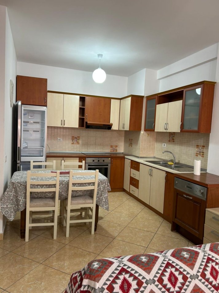 Tirane, jepet me qera apartament 3+1 Kati 9, 120 m² 750 € (Don Bosko)