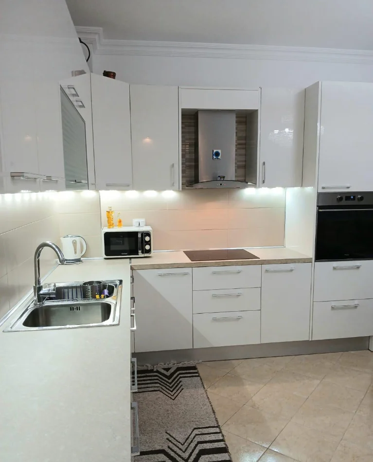 Tirane, jepet me qera apartament 2+1 Kati 2, 97 m² 520 € (Fresku)