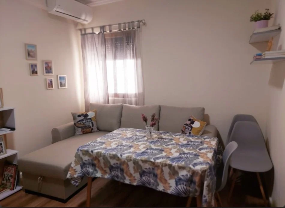 Tirane, jepet me qera apartament 1+1+Ballkon Kati 1, 65 m² 600 € (Myslym shyri)