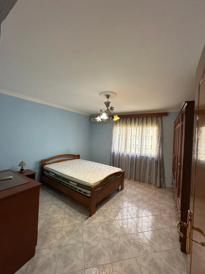 Tirane, jepet me qera apartament 2+1+Ballkon Kati 5, 90 m² 500 € (Rr. Ferit Xhajko)