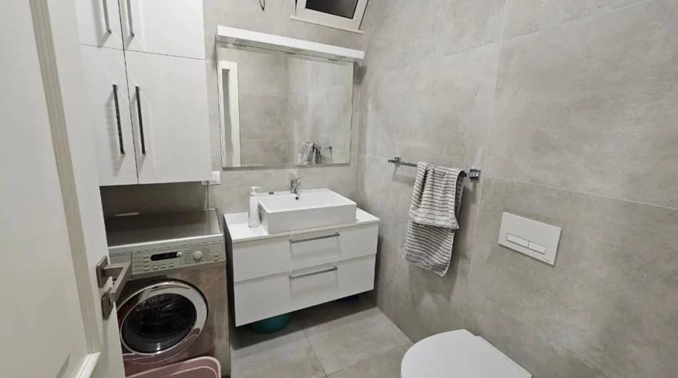 Tirane, shitet apartament 2+1 Kati 2, 114 m² 250.000 € (Kinostudio)