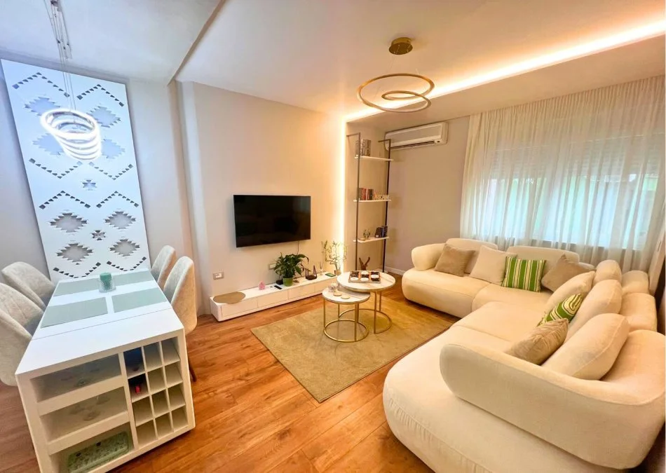 Tirane, jepet me qera apartament 1+1+Ballkon Kati 2, 71 m² 1.100 € (Rruga Perlat Rexhepi)