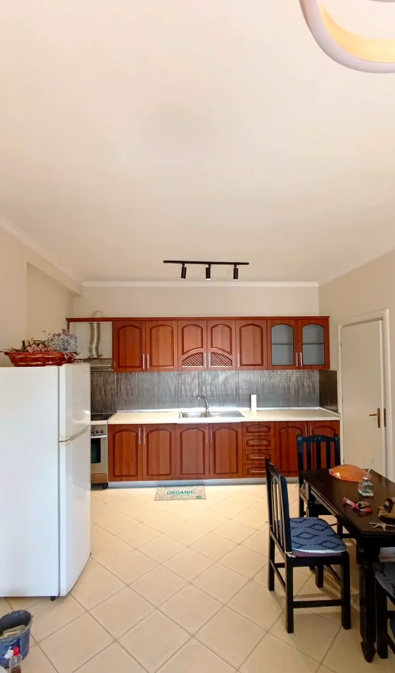 Tirane, jepet me qera apartament 1+1 , 74 m² 500 € (Delijorgji)