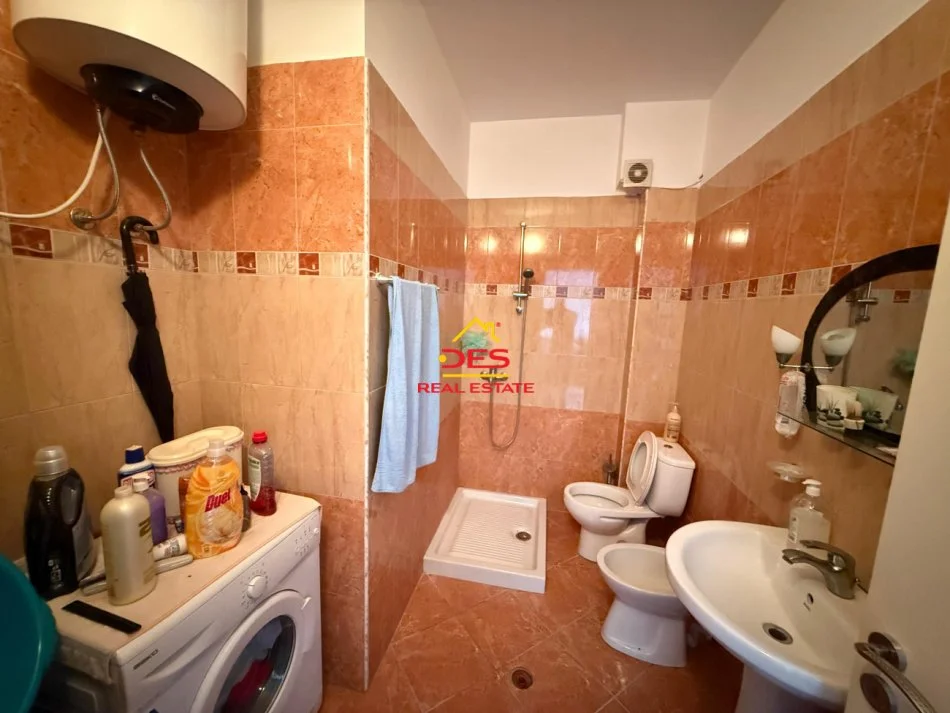 Vlore, shitet apartament 1+1+Ballkon Kati 4, 73 m² 137.000 € (Rruga Kosova)