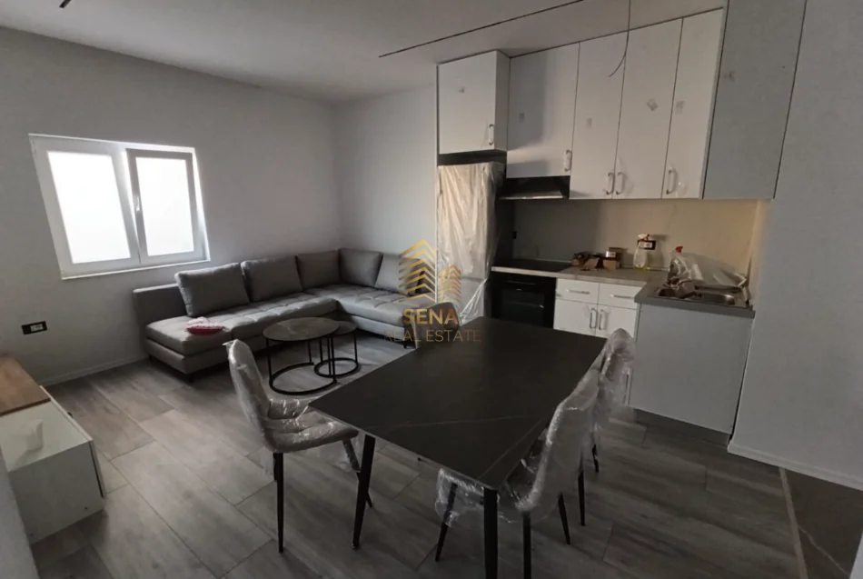 Tirane, jepet me qera apartament 2+1 Kati 1, 70 m² 550 € (Porcelan)