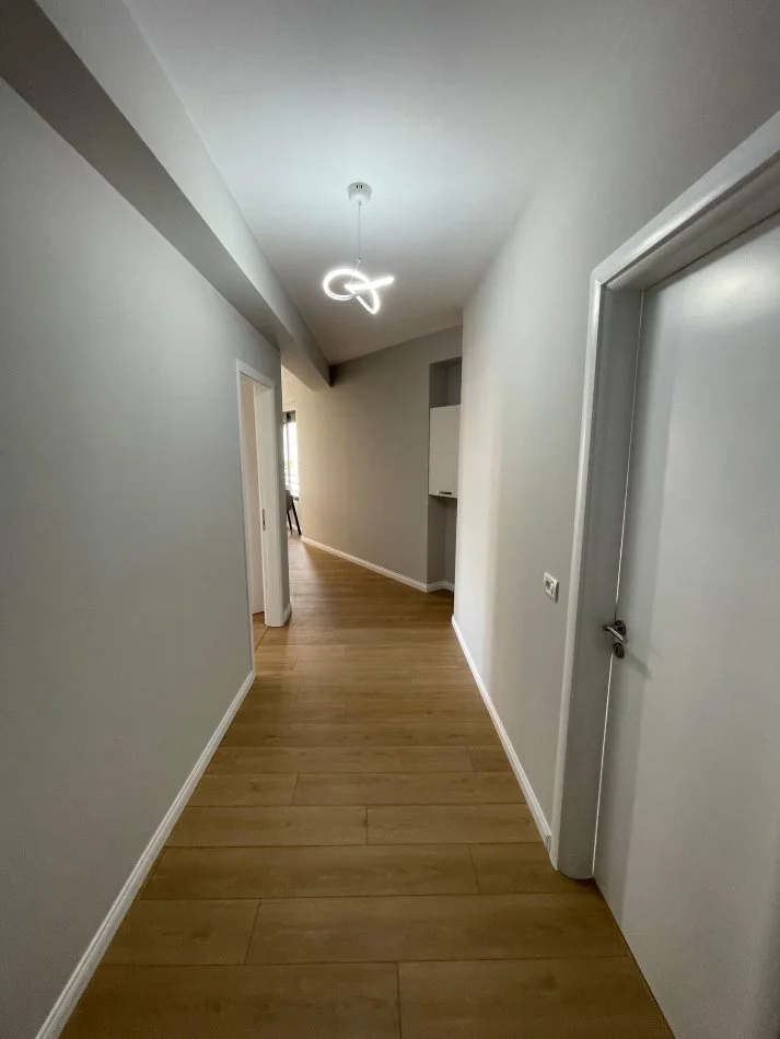 Tirane, shitet apartament 2+1 Kati 4, 89 m² 128.000 € (Bulevardi Migjeni ne Yzberisht)