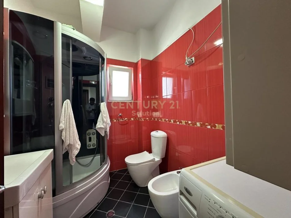 Tirane, shes apartament 2+1 Kati 2, 118 m² 170.000 € (Sauk)