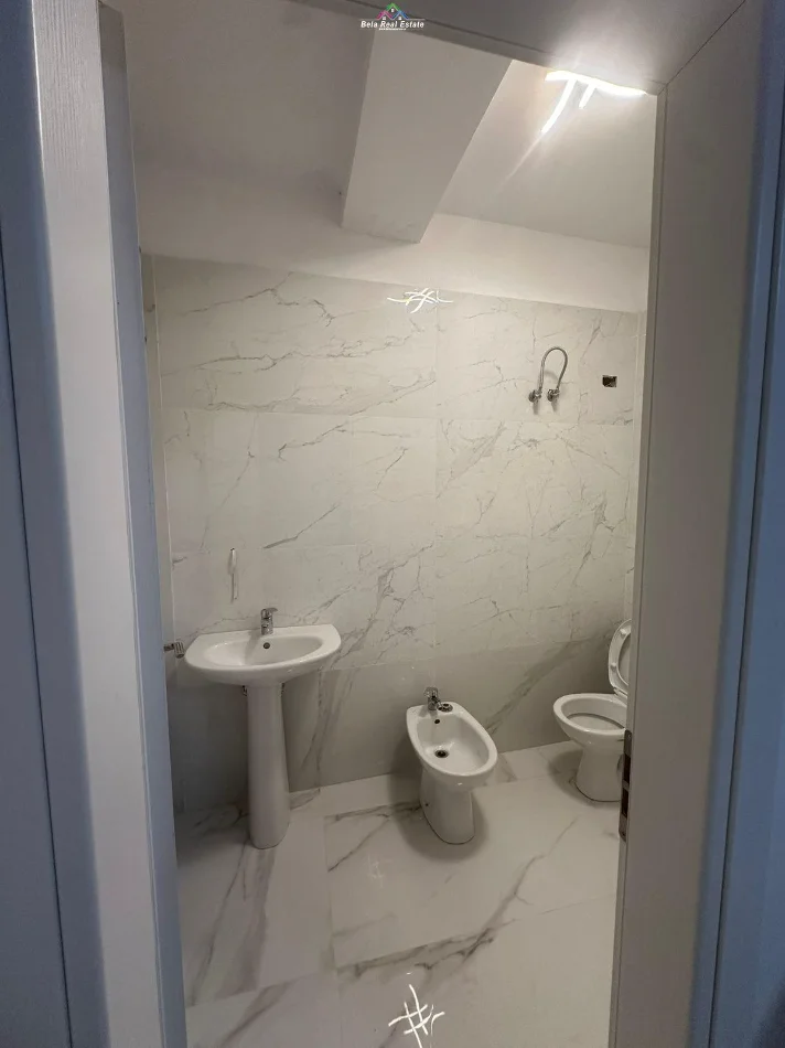 Tirane, jepet me qera apartament 2+1 Kati 2, 100 m² 1.100 € (liqeni i thate)