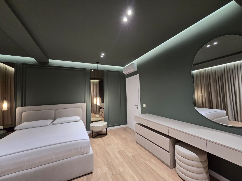 Tirane, jepet me qera apartament 2+1+Ballkon Kati 6, 104 m² 1.500 € (Golden Tower)