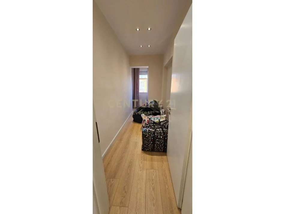 Tirane, shes apartament 1+1, Kati 5, 68 m² 140,000 € (Myslym Shyri everest93077)