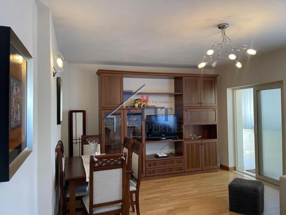 Tirane, jepet me qera apartament 1+1+Ballkon Kati 4, 65 m² 550 € 