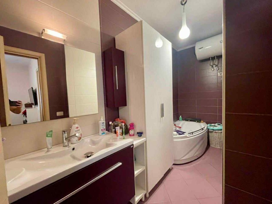 Tirane, jepet me qera apartament 2+1+Ballkon Kati 3, 105 m² 850 € (DON BOSKO PRANE VODAFONE)