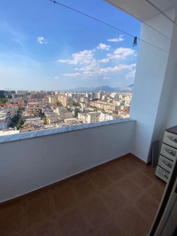 Tirane, jap me qera apartament 2+1+Ballkon Kati 8, 95 m² 600 € (PERBALLE DELIJORGJIT TE NELA)