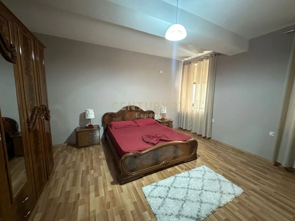 Tirane, jepet me qera apartament 3+1+Aneks, Kati 1, 158 m² 800 € (Myslym Shyri expert93168)